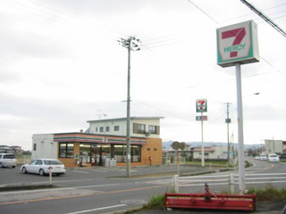 Illustration for article titled Fake 7-Elevens That Fool No One